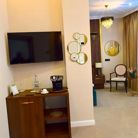 Otel 5 Continents 4*