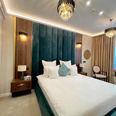 5 Continents Hotel