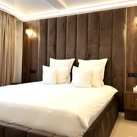 5 Continents Hotel