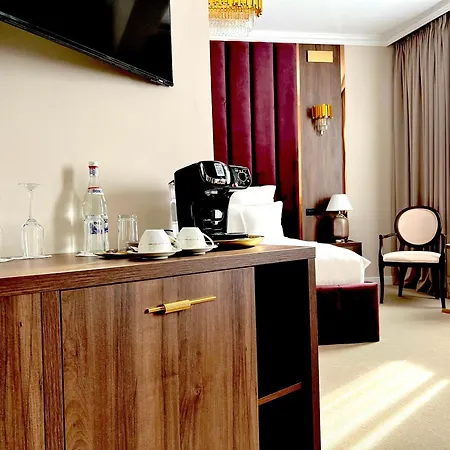 5 Continents Отель Крайова