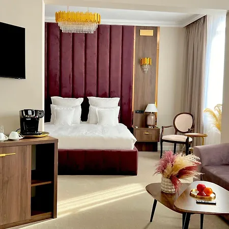 Отель 5 Continents 4*