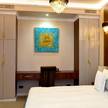 Отель 5 Continents 4*