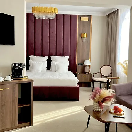 5 Continents Hotel