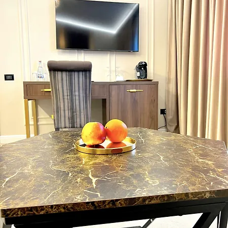 5 Continents Hotel