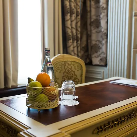 Отель 5 Continents