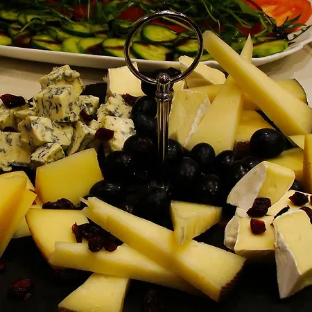 Отель 5 Continents 4*