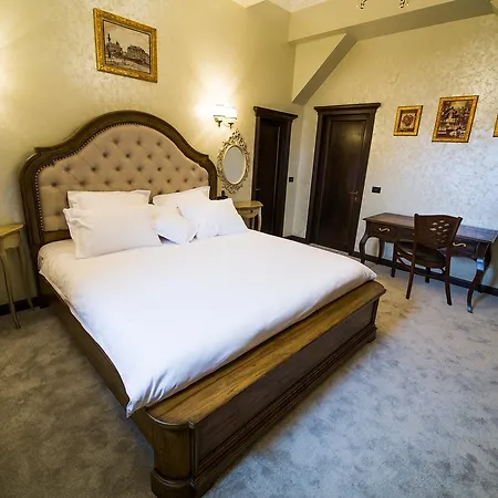 Hotel 5 Continents 4*